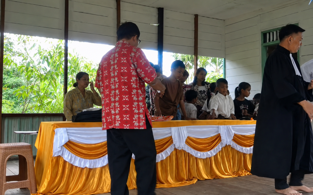 PAGI YANG PENUH SYUKUR, MOMEN SAKRAL PERJAMUAN KUDUS DI TUMBANG MANGKETAI